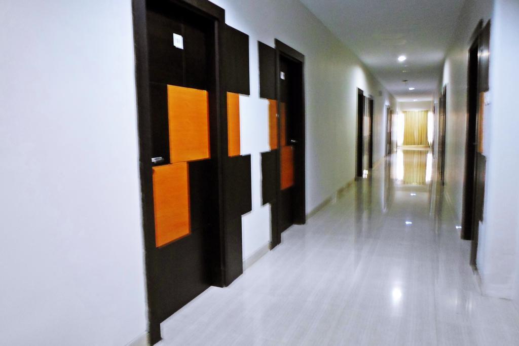 Hotel Grand Karawang Indah Kültér fotó