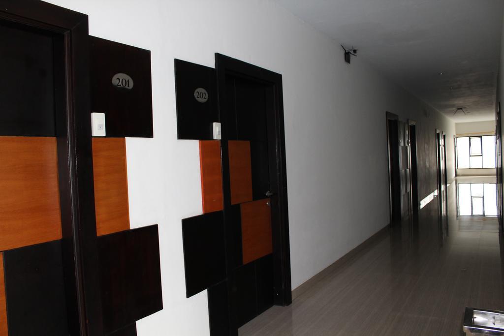 Hotel Grand Karawang Indah Kültér fotó