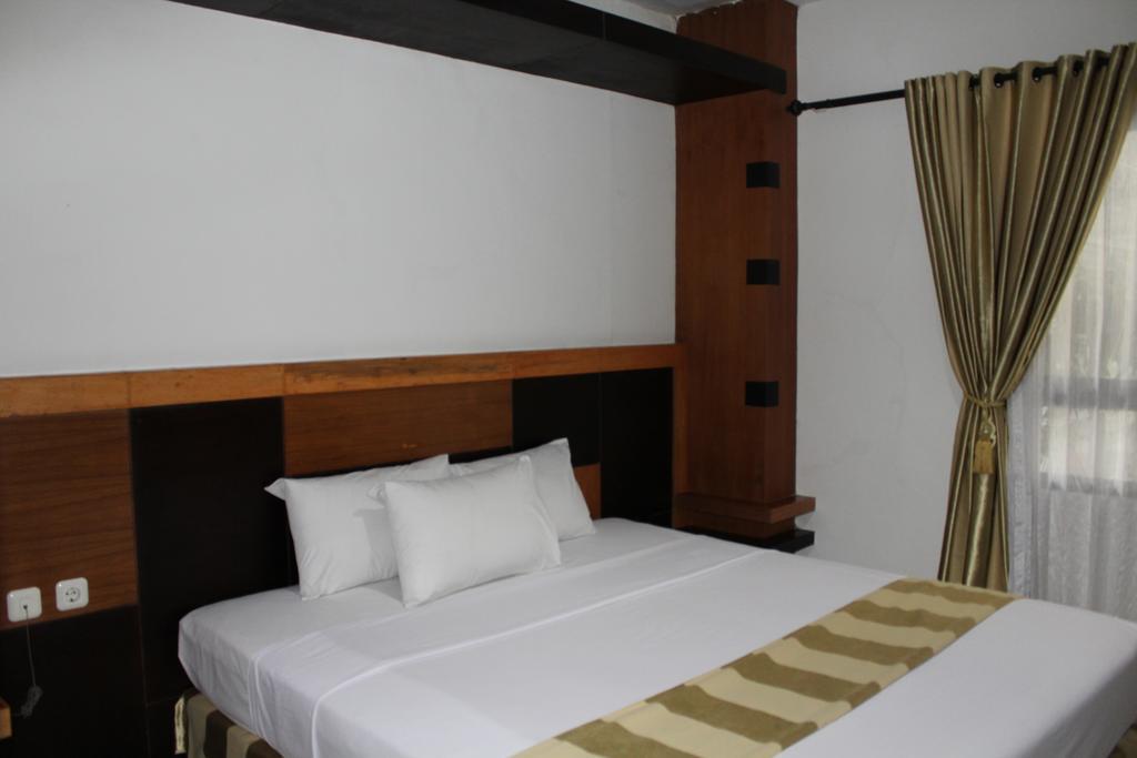 Hotel Grand Karawang Indah Kültér fotó