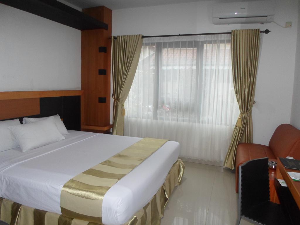 Hotel Grand Karawang Indah Szoba fotó