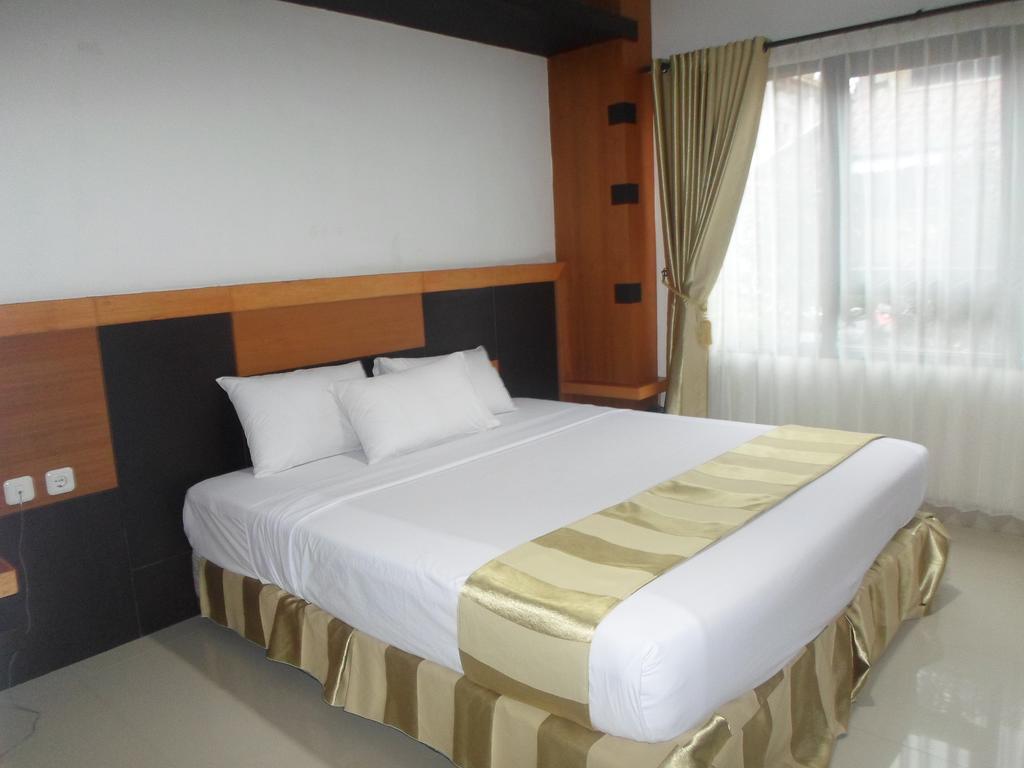 Hotel Grand Karawang Indah Szoba fotó