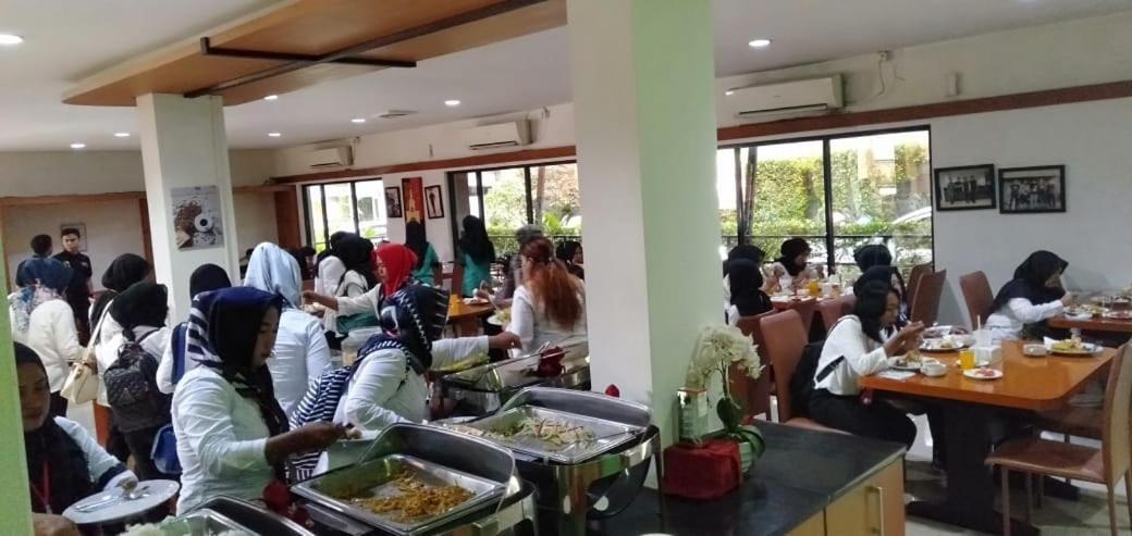 Hotel Grand Karawang Indah Kültér fotó